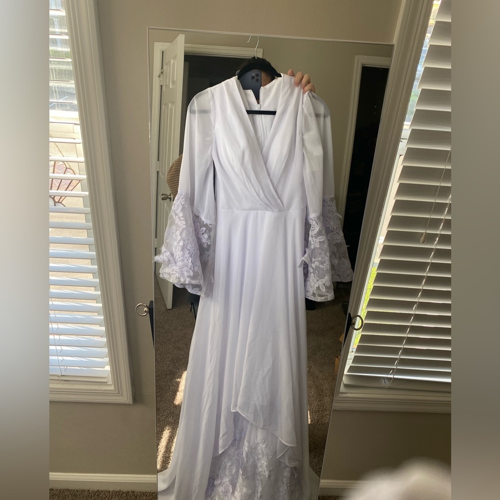Wedding dress with lace sleeves size 6